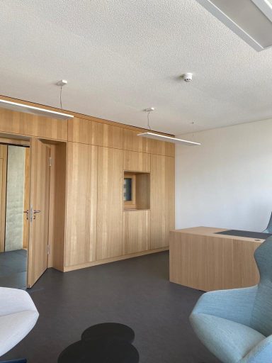 Büroeinrichtung in Eiche